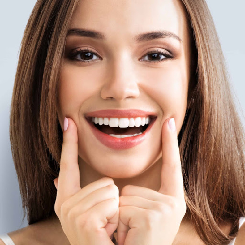 تخلصي من الابتسامة اللثوية من خلال حقن البوتوكس