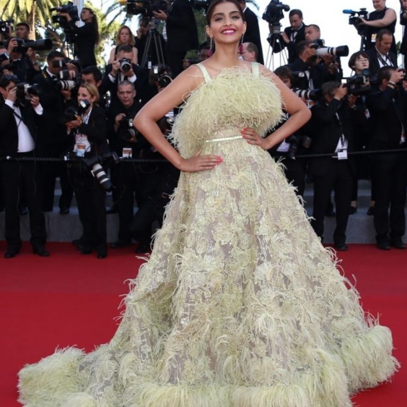 اطلالة سونام كابور في مهرجان كان السينمائي