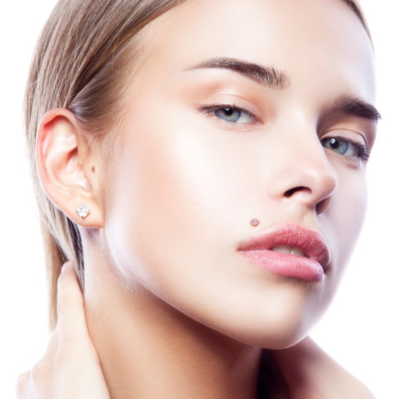 فوائد زيت اكليل الجبل للبشرة والشعر في فصل الصيف