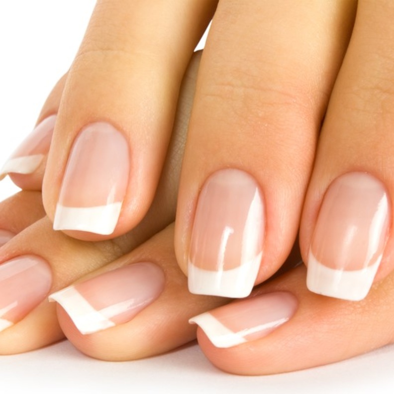 فوائد زيت المورينجا للعناية بالأظافر