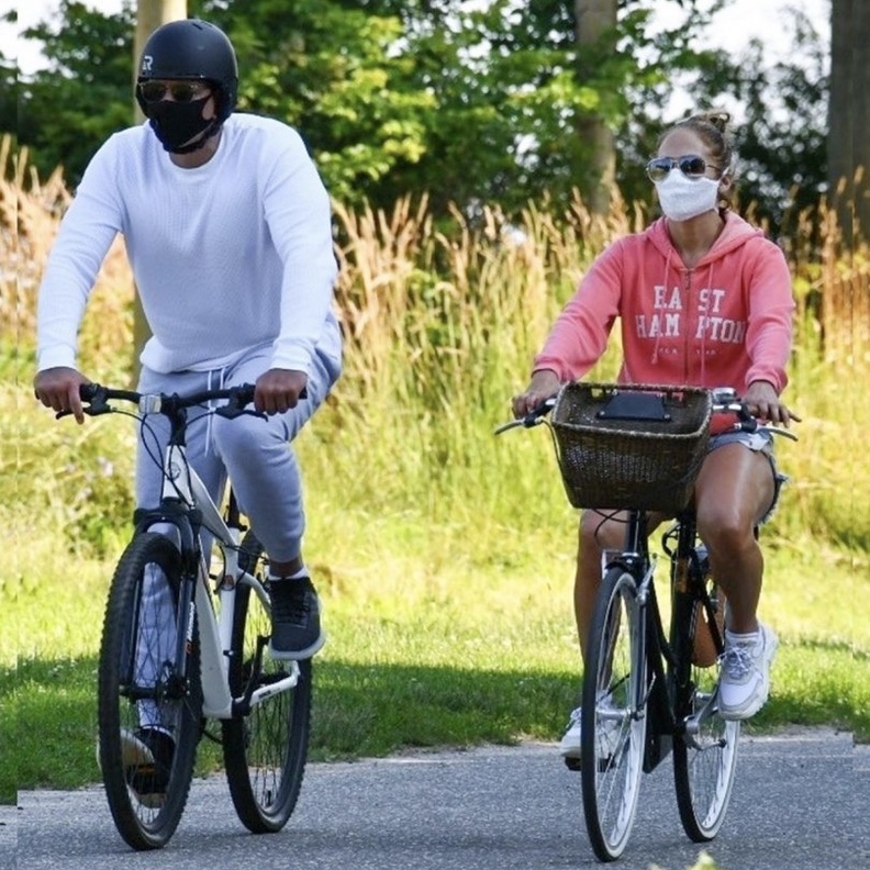 جينيفر لوبيز وخطيبها أليكس في نزهة صباحية ممتعة في نيويورك