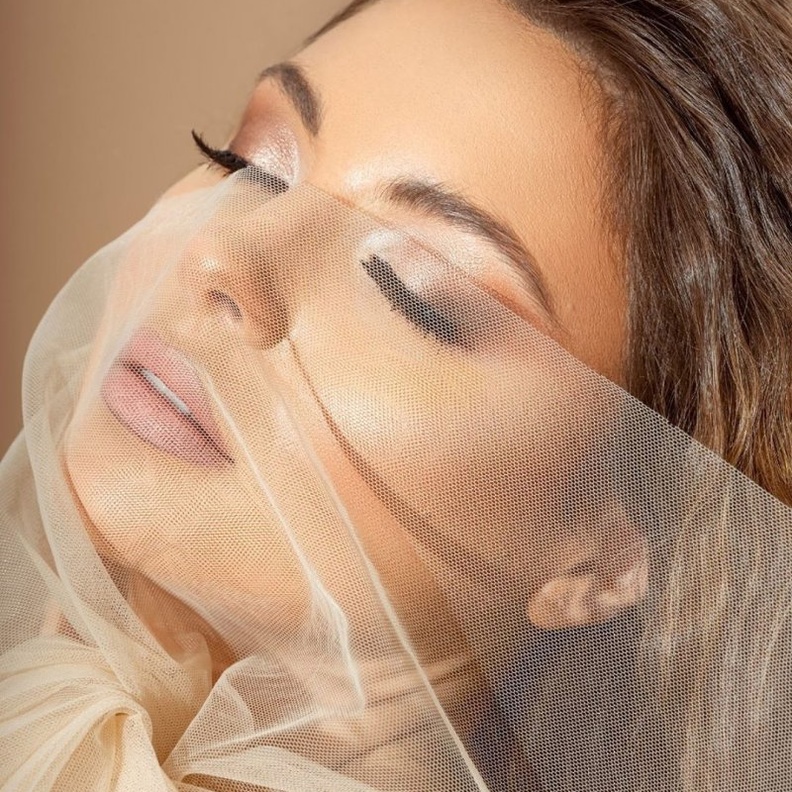 مكياج صيفي مشرق بأسلوب مايا رعيدي