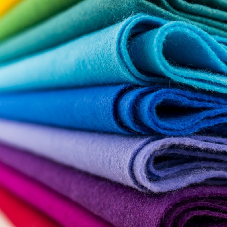 تختار المرأة الأسد دائماً الأقمشة الراقية مثل الكشمير والحرير