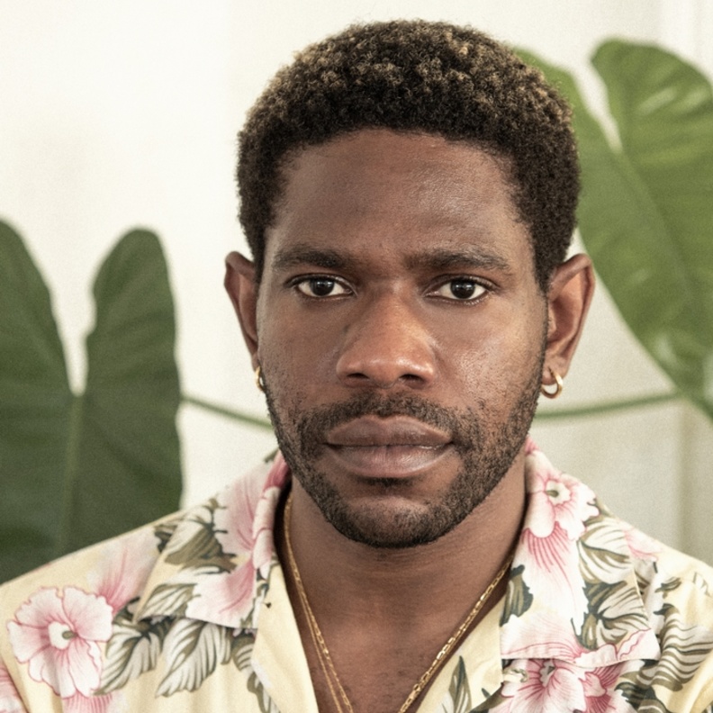 دار KARL LAGERFELD تعلن عن تعاونها مع مصمم الأزياء كينيث إيزي