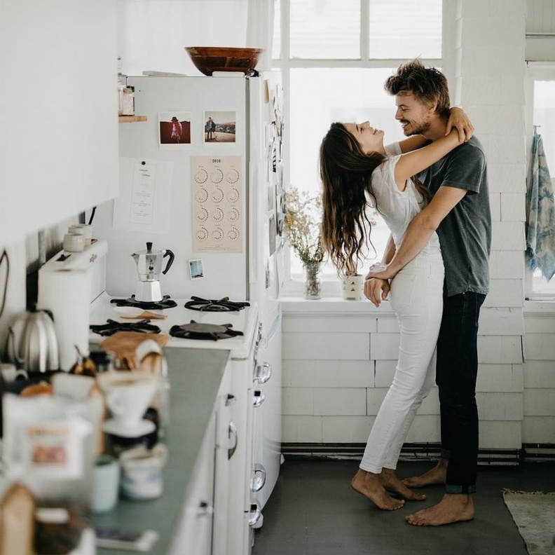 افكار تصوير العروسين في المطبخ في زمن الكورونا