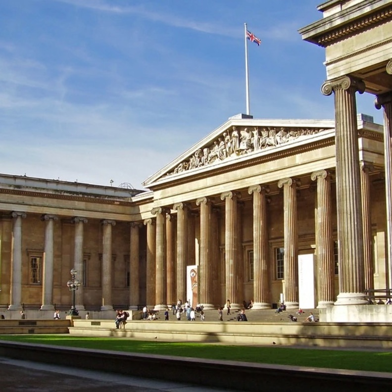 هالة خياط - مديرة وأخصائية الفنون لدى دار كريستيز. الشرق الأوسط