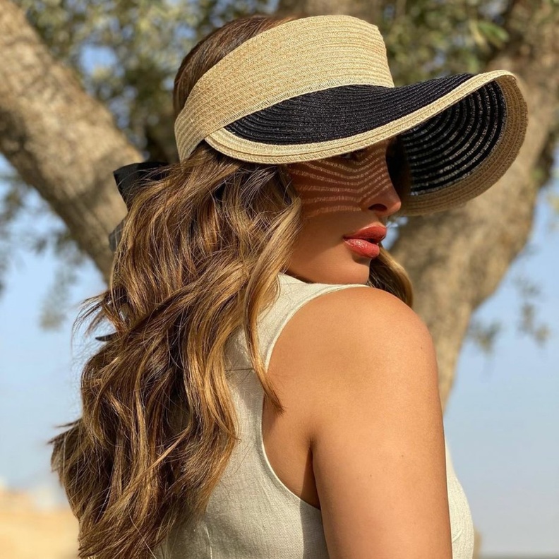 احدث موديلات قبعات صيفية من القش لساعات النهار مستوحاة من اطلالات فوز الفهد