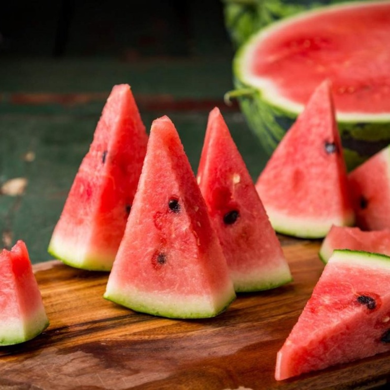  اسباب حدوث الم في البطن واسهال بعد اكل البطيخ