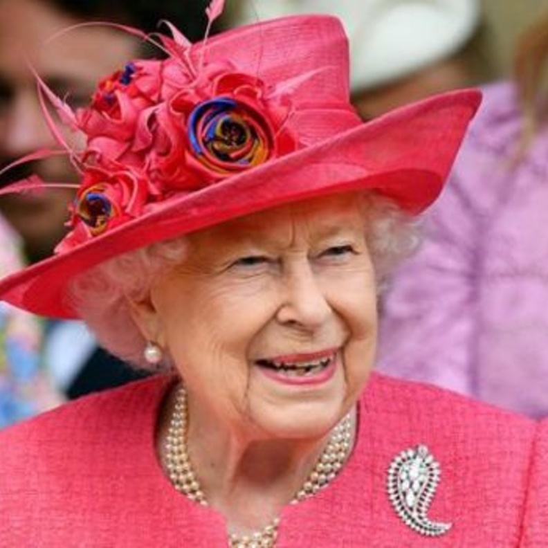 ملكة بريطانيا ستواصل عملها عن بعد