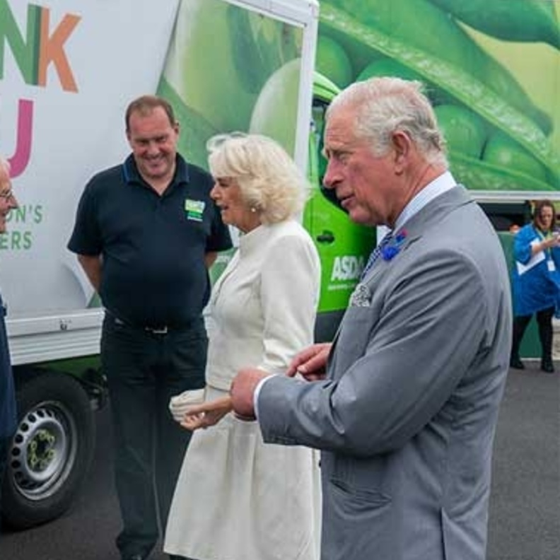 الأمير تشارلز وزوجته يرفضان التقاعد