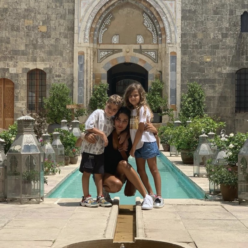 نادين نسيب نجيم تكمل جولتها حول لبنان برفقة ابنها جيوفاني وابنتها هافن