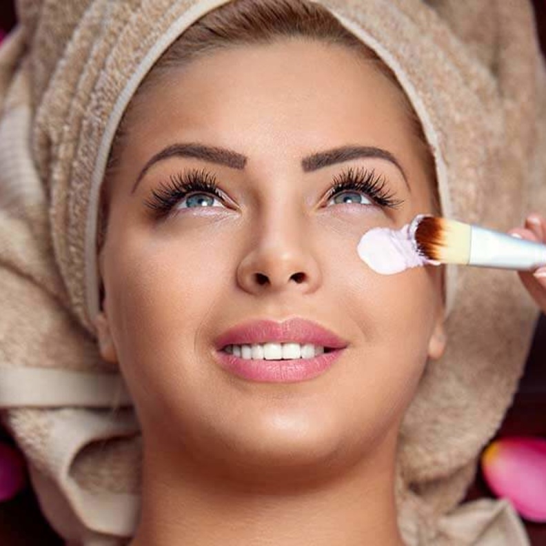 فوائد ماسك اللبن البودرة وماء الورد