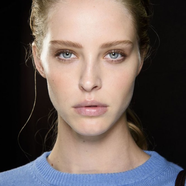 رسمات مكياج نيود ولحمية من دار Alberta Ferretti