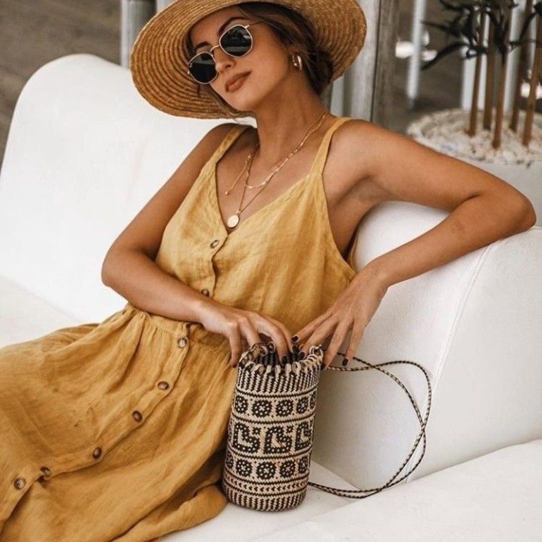 أكملي اطلالاتك هذا الصيف باكسسوارات القش