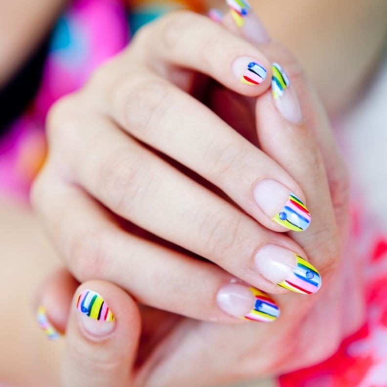 اجمل صيحات المناكير المناسبة للاظافر اللوزية 2020