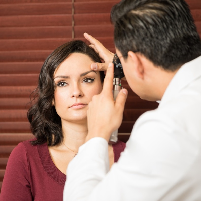 عملية استئصال الزجاجية لاصلاح خلل في شبكية العين