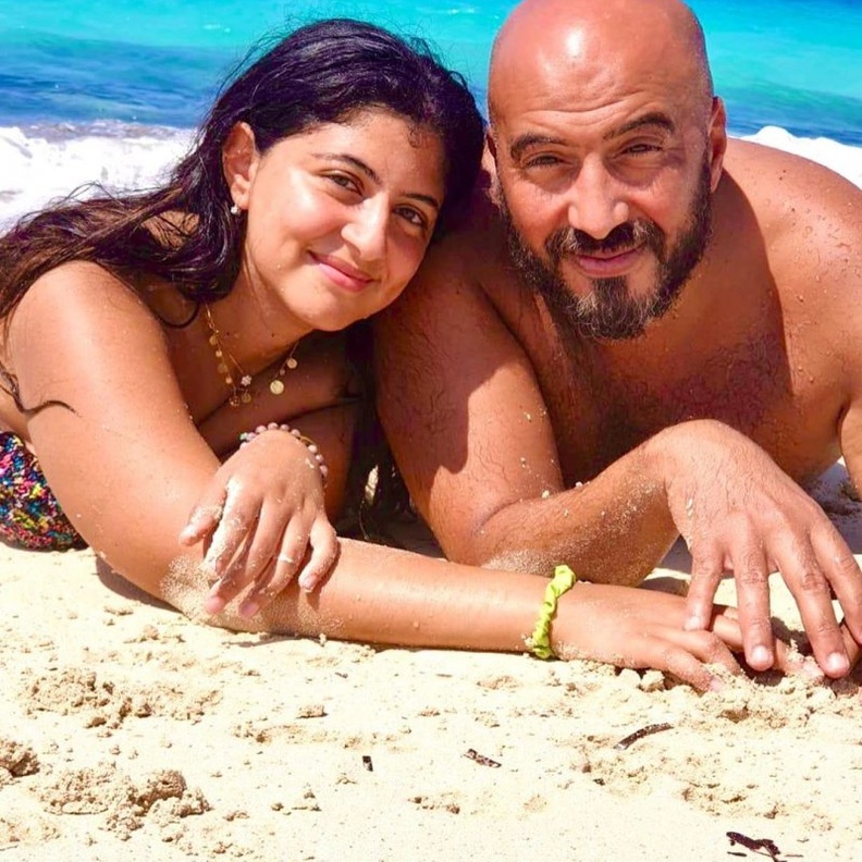 ابنة غادة عادل مع والدها