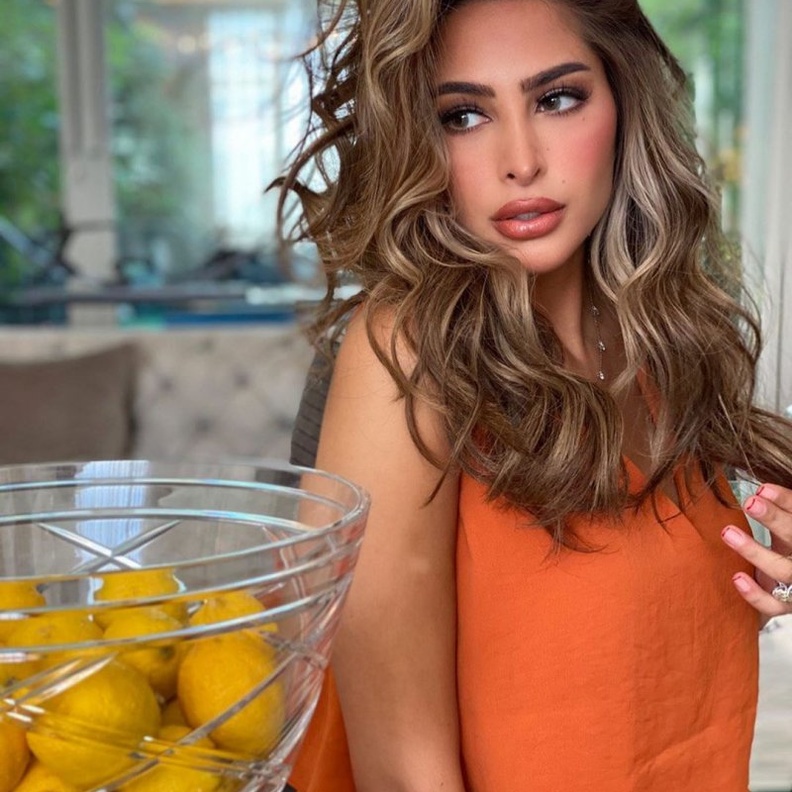 انتشار صيحة الشعر الفاتح يثير غضب فوز الفهد