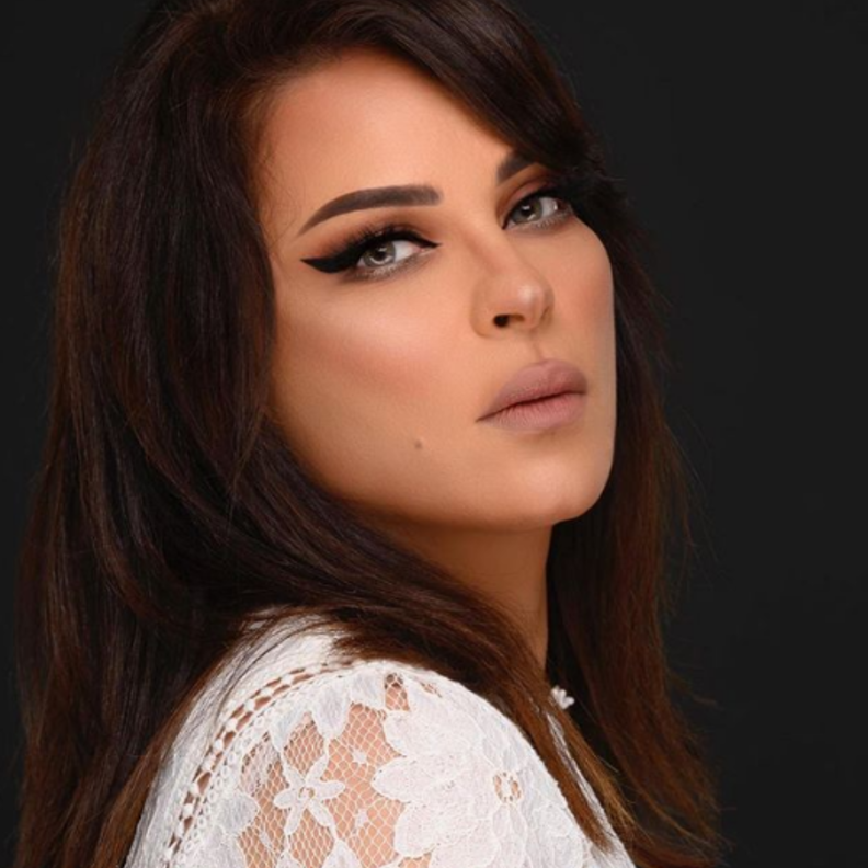 والدة حلا الترك