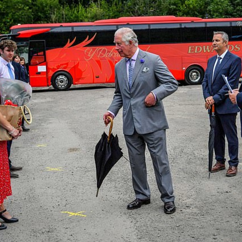  الأمير تشارلز عاد لاستئناف الزيارات الرسمية الميدانية