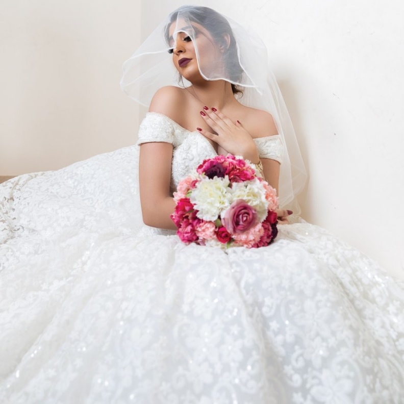 تصوير عروس بكاميرا المصورة شيخة الجابر