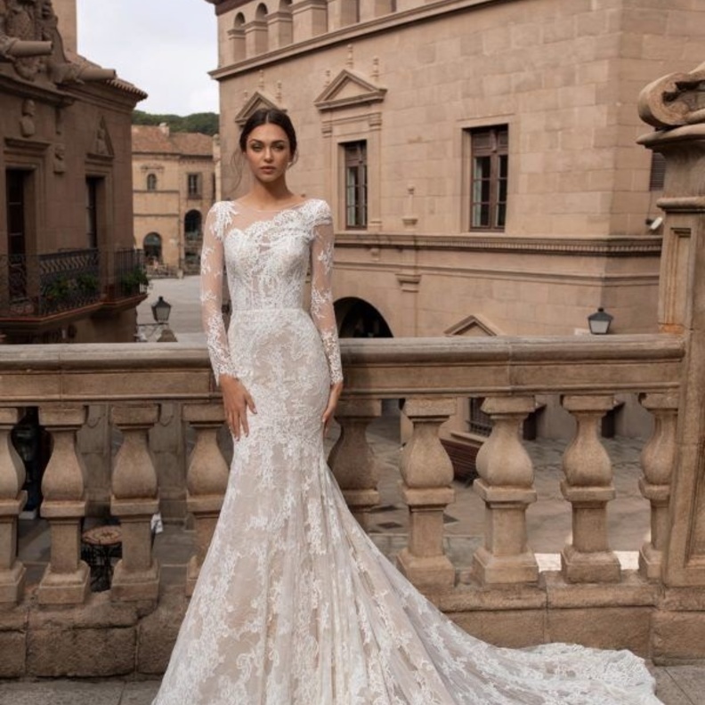 فستان من pronovias