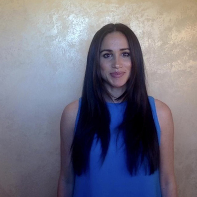 خطفت ميغان ماركل الأنظار باللون الأزرق