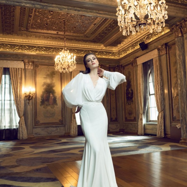 فستان بأكمام منفوخة من adam zohar