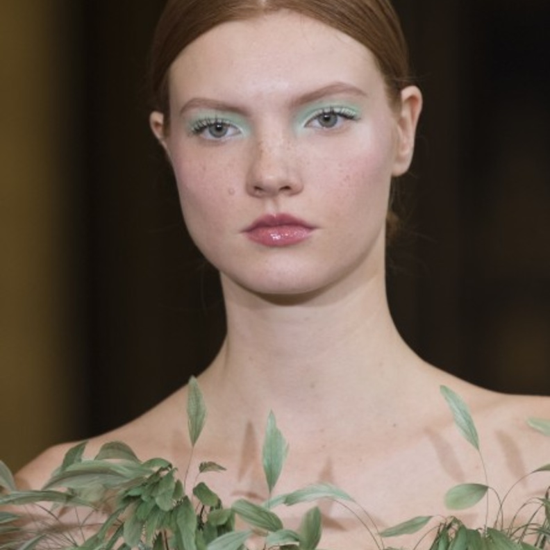 ظلال العيون الوضاح من أبرز صيحات صيف 2020