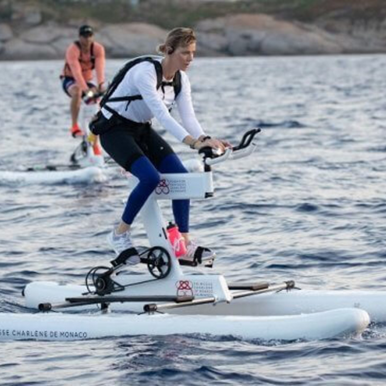 الأميرة تشارلين تستعد لسباق Water Bike Challenge