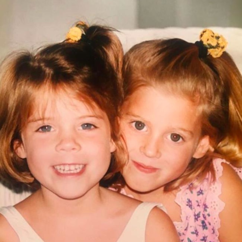 دوقة يورك تنشر صور جديدة من طفولة ابنتيها