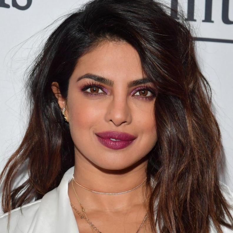  درجات البنفسجي المرحة مع الشعر الويفي العصري