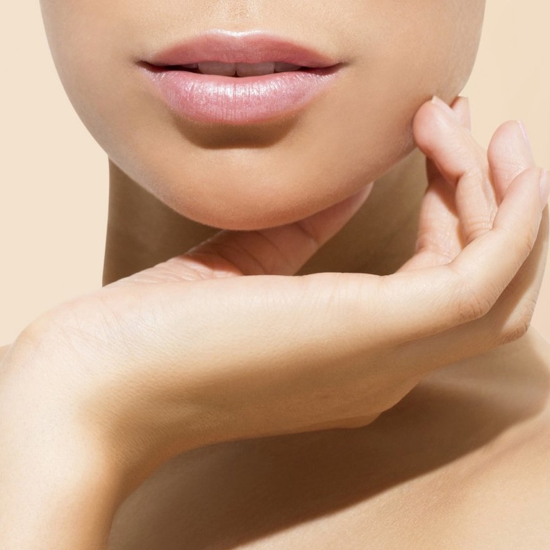  استخدمي الخيار لتوريد شفتيك وترطيبها