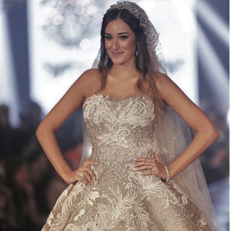  شاهدي كيف بدت اطلالة سابقة لـ أمينة خليل بفستان الزفاف