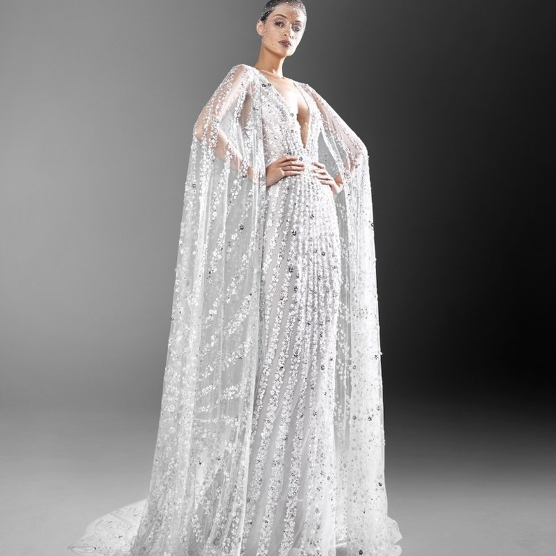  فستان مع كاب من زهير مراد