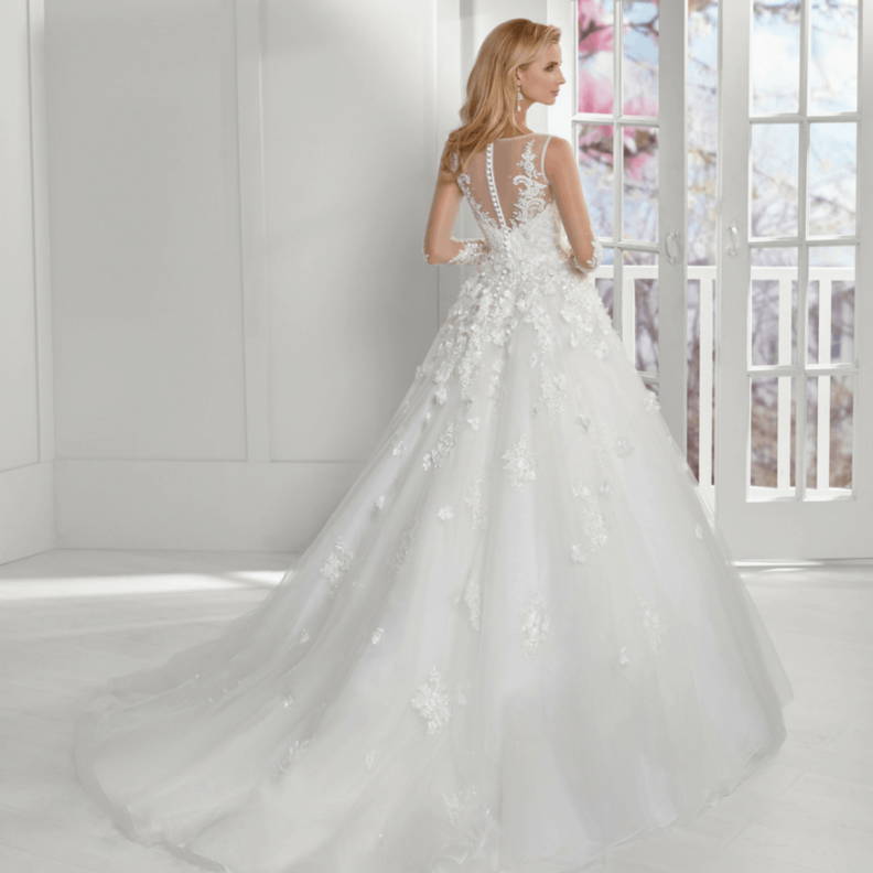  لا تتسرعي في عملية اختيار فستان الزفاف