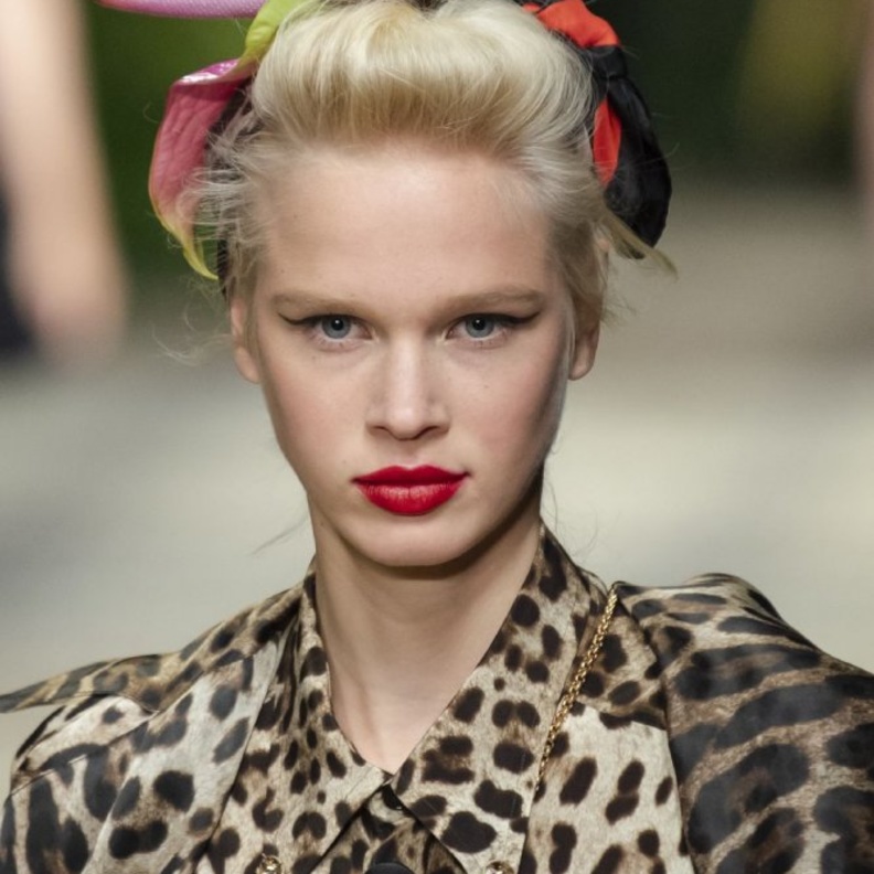 الوان احمر شفاه قوية للبشرة البيضاء في صيف 2020