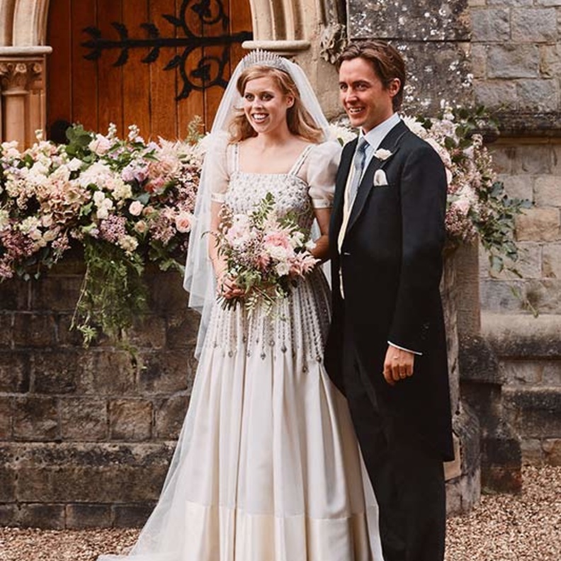 مابين تقاليد ملكية وزهور نادرة.. باقات زفاف عرائس سيدات العائلات الملكية