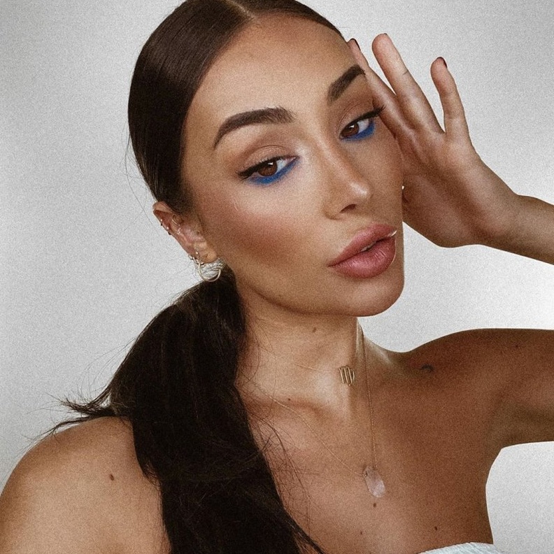 مايا أحمد بالجفون السفلية الملونة