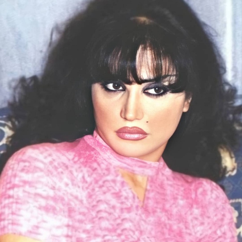 نورمان اسعد بأحدث ظهور لها في عزاء والد زوجها