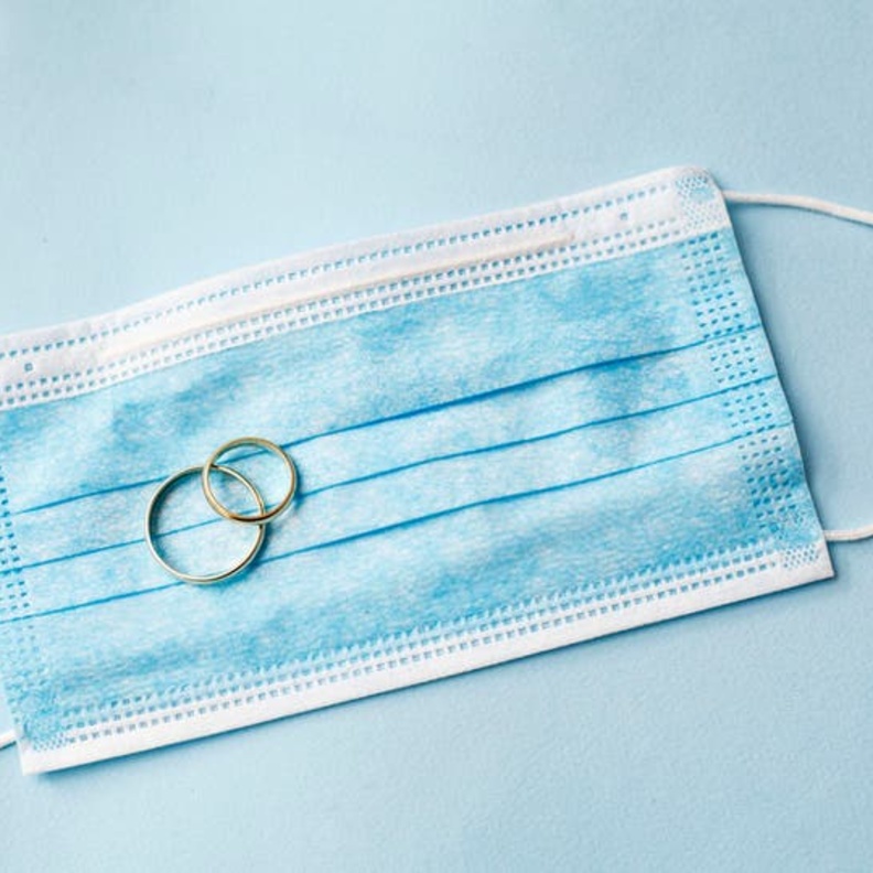  وزارة الصحة السعودية تهنئ كل عروس وعريس احتفلوا بزواجهم في زمن كورونا