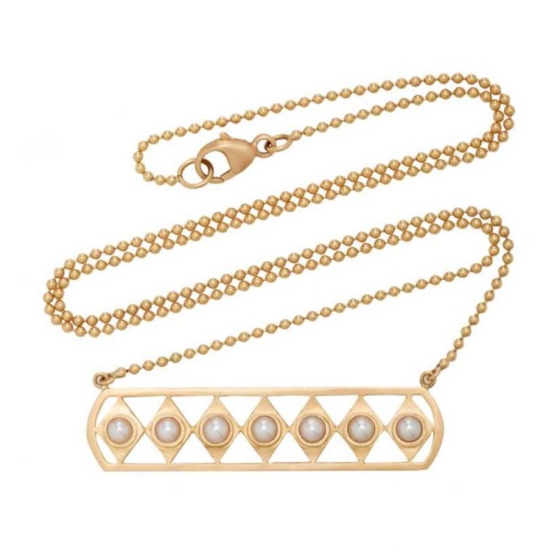 سلسال ذهب مزين بحبات اللؤلؤ من Doryn Wallach