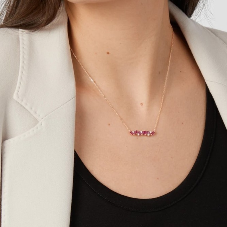  تألقي بمجوهرات ياقوت أحمر ناعمة