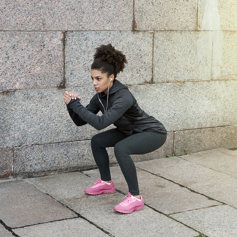  السكوات من افضل التمارين للمبتدئين للتنحيف و شد العضلات و الترهلات