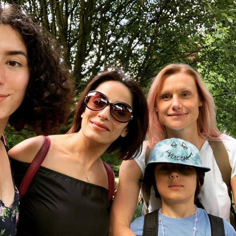 هند الحناوي مع طليقة أحمد الفيشاوي الألمانية