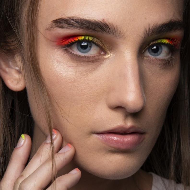 دار Nicole Miller تعتمد صيحة الطلاء الفرنش الملون