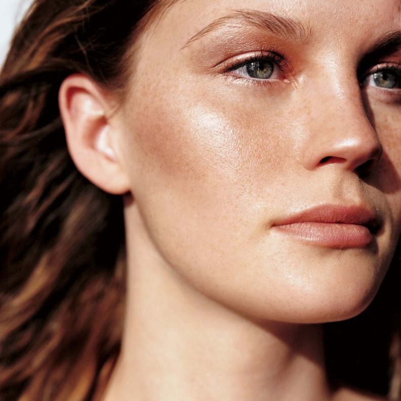 أزيلي البقع البنية عن وجهك باستخدام خل التفاح