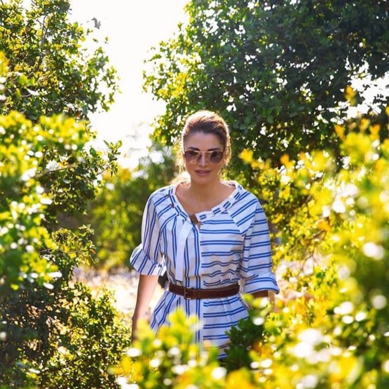 صور إطلالات الملكة رانيا بالتصاميم المقلمة