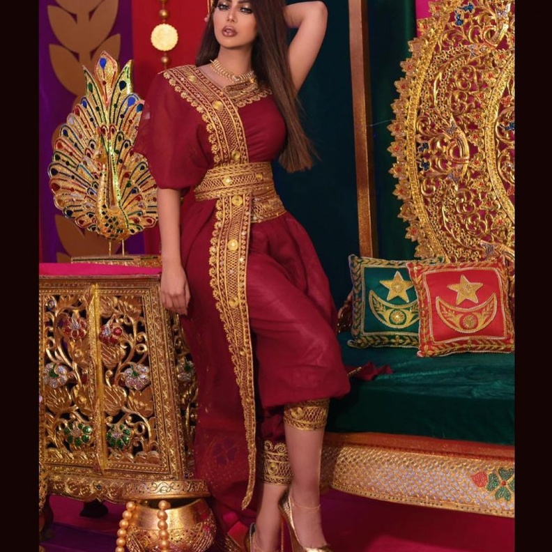 اطلالات صيفية شرقية لعيد الاضحى مستوحاة من النجمة البحرينية شيلاء سبت