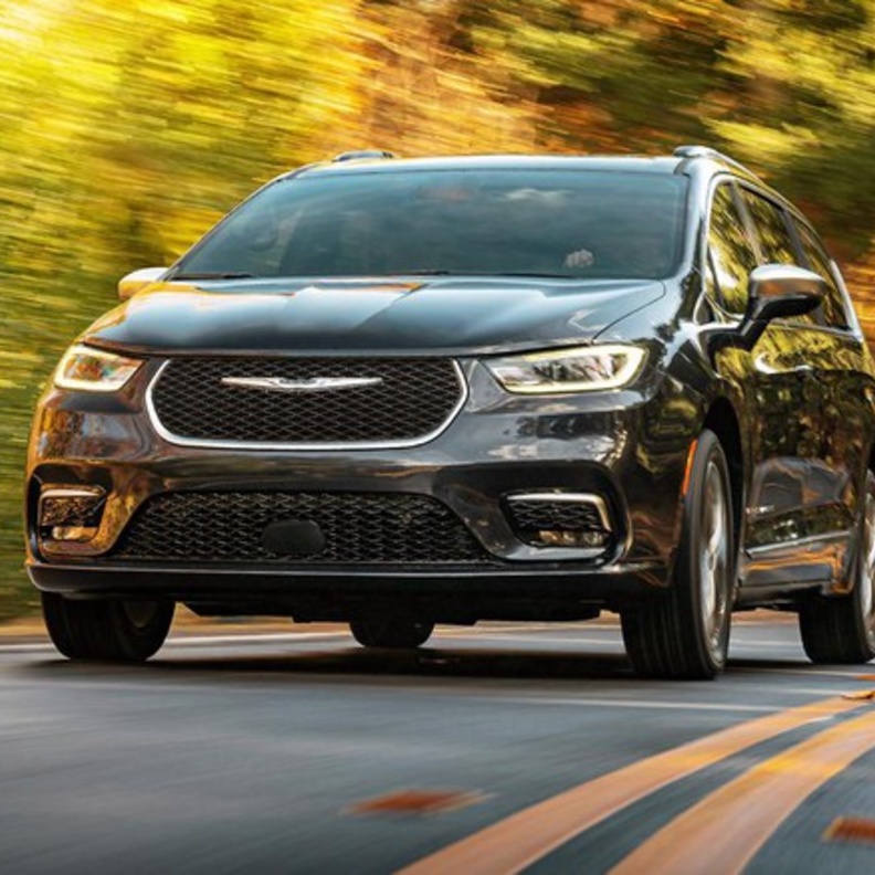  كرايسلر تطلق سيارة عائلية أنيقة